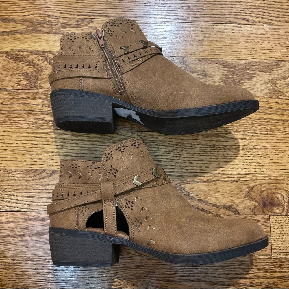 NWOT Sugar Cognac Western Aztec Cut Out Ankle Boots - Picture 5 of 13